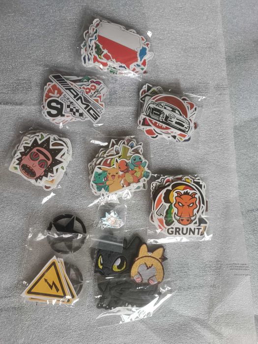 Zestaw naklejek 300szt = 6 x 50szt Pokemon. Rick i Morty, Flagi, Moto