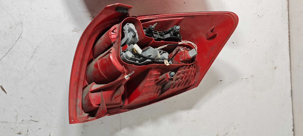 TOYOTA AURIS ROK 2007 Lewa i Prawa Lampa lewy i prawy tył