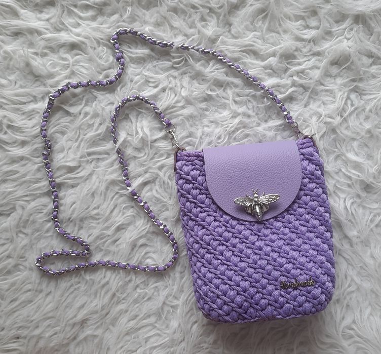 Mini torebka etui na telefon handmade lawenda skóra łańcuszek pszczoła