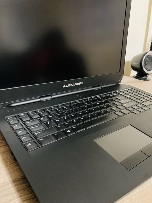 Ігровий ноутбук Alienware DELL
