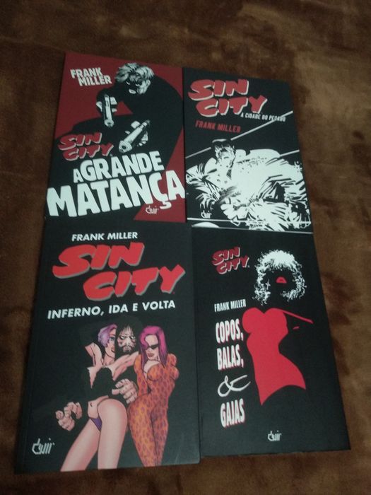 Livro.s Akira,sin city,selecoes BD,comix e luis royo