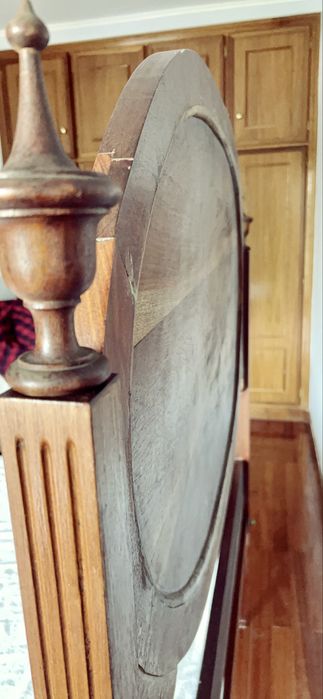 Mobilia de quarto em madeira centenária e maciça