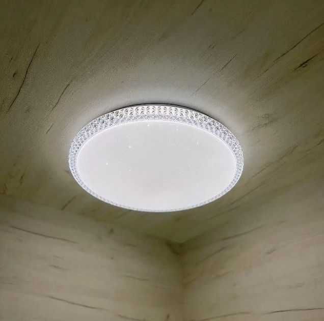 Хрустальна люстра — стельовий світильник різних розмірів