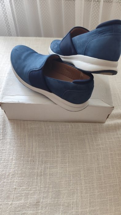 Продам женские мокасины Clarks