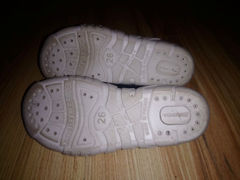 Kapcie/tenisowki/buty do przedszkola r.26