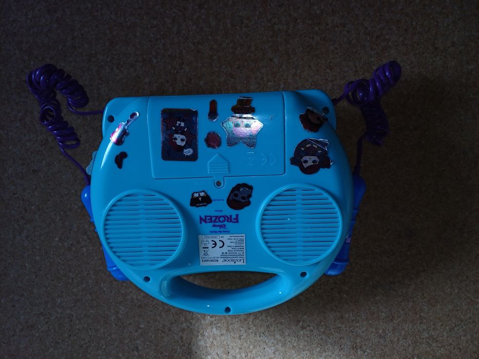 Frozen leitor de cd, karaoke, 2 microfones, bom estado.