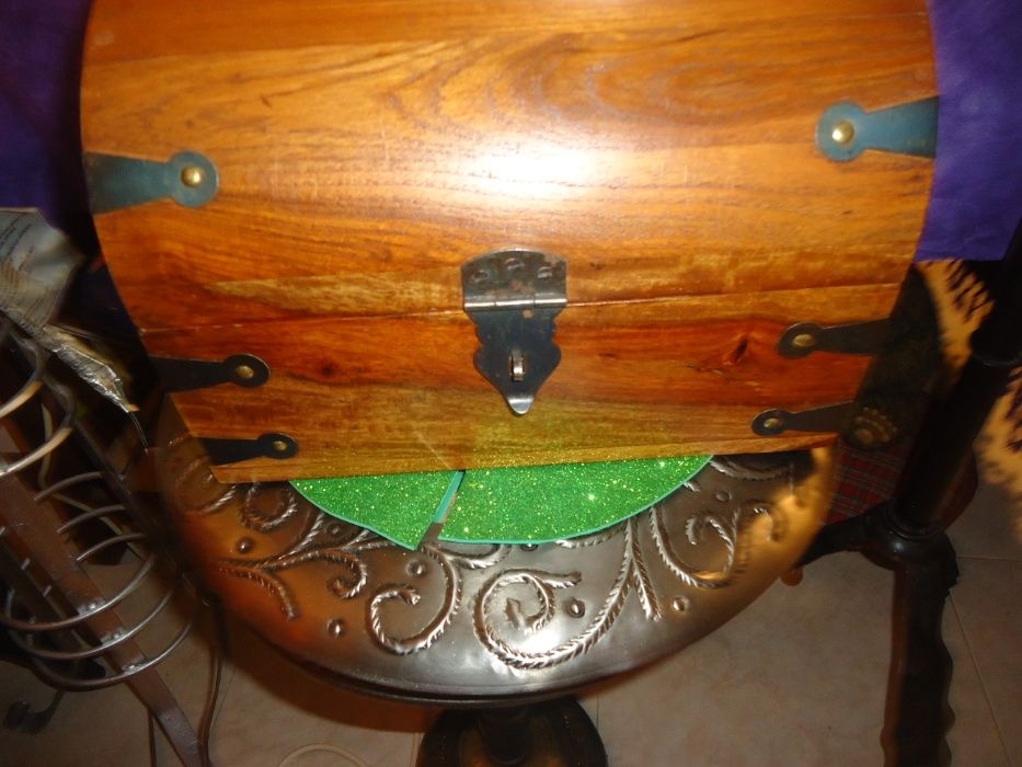 Baú em Madeira muito Bonito