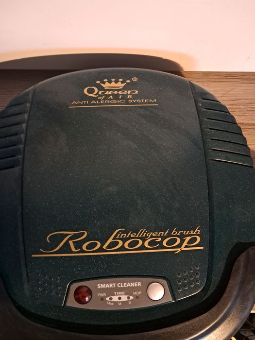 Robot odkurzacz robocop queen