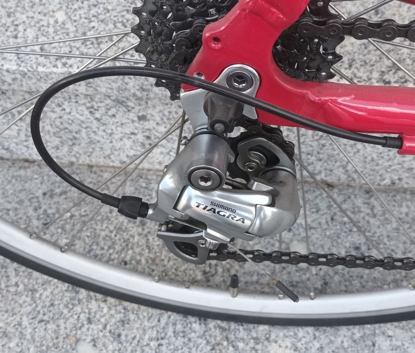 Bicicleta Híbrida: Alumínio + Forqueta Carbono + Acessórios Qualidade