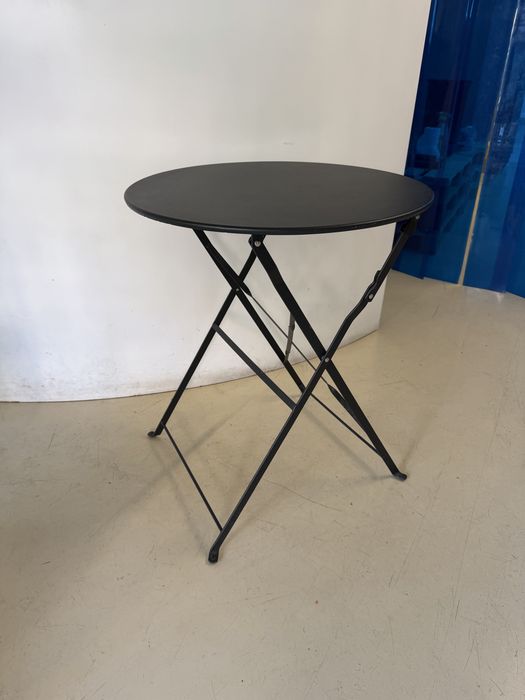 Mesa preta redonda