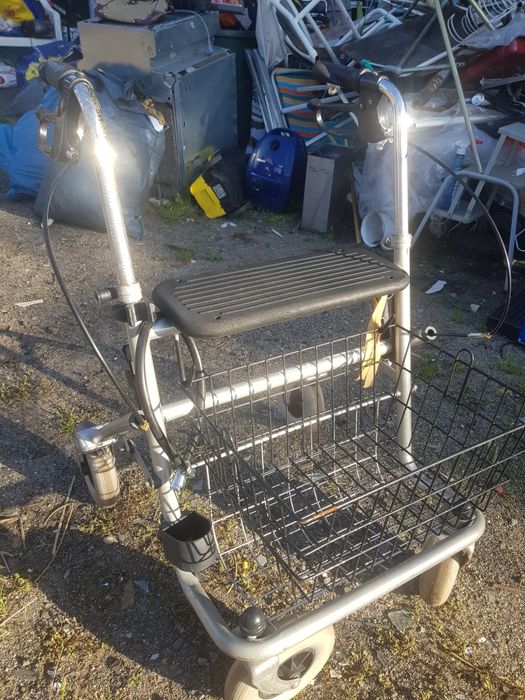 Chodzik balkonik  z siedziskiem dla osób starszych niepełnosprawnych