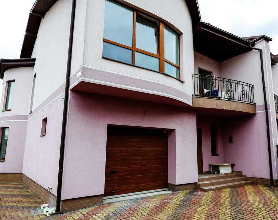 Сучасний двоповерховий будинок з гаражем у м. Івано-Франківськ