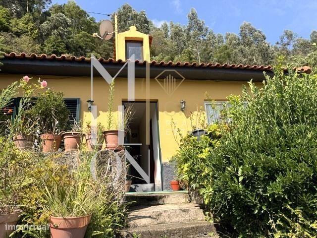 Moradia térrea com 2000 m2 de terreno|a 25 minutos do Funchal.