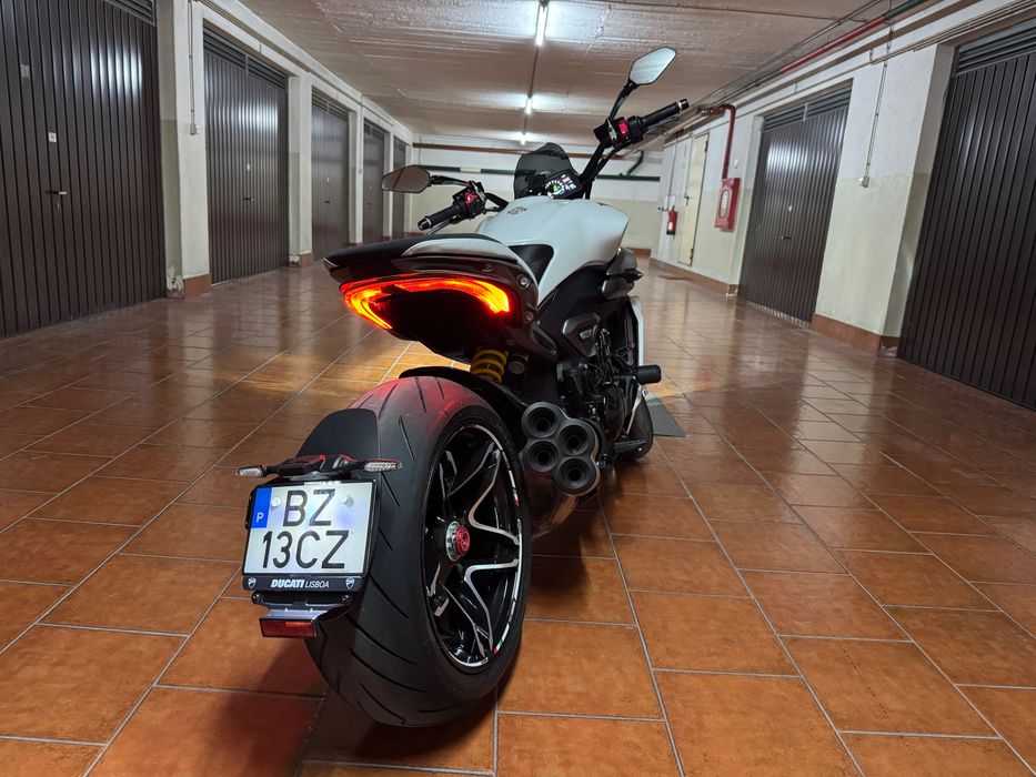Ducati Xdiavel V4 (cor exclusivo)