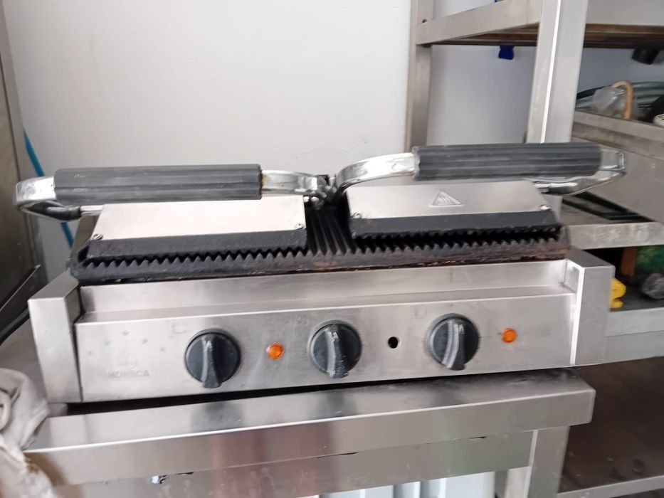 Grelhador grande e pequeno, prensa, fogao e forno