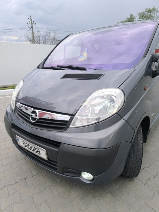ПРОДАМ Опель Віваро 2.0 дизель Оригінальний Заводський Пасажир  місць