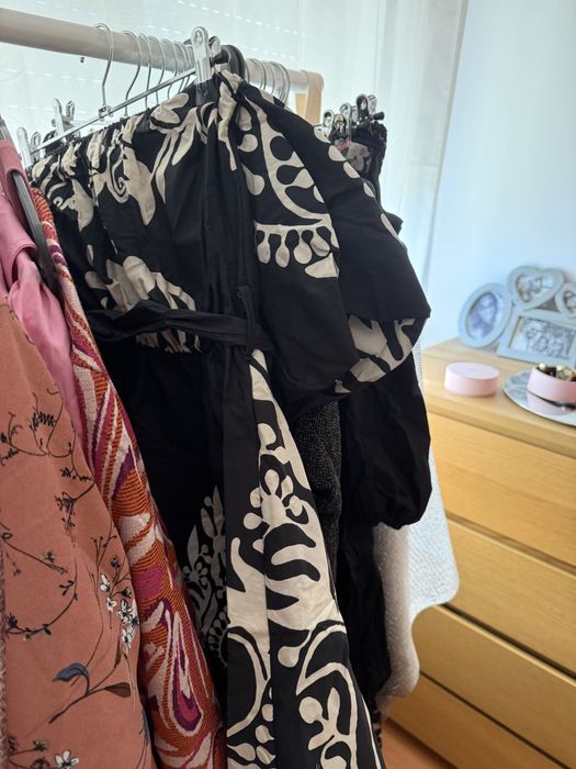 Lote de 50 peças de roupa nunca usada