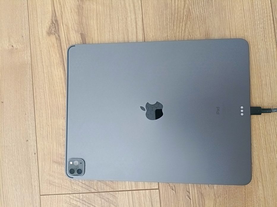 Apple iPad Pro 12,9" 5. generacji (M1) 128 GB Wi-Fi – sprawny, pęknięta szybka