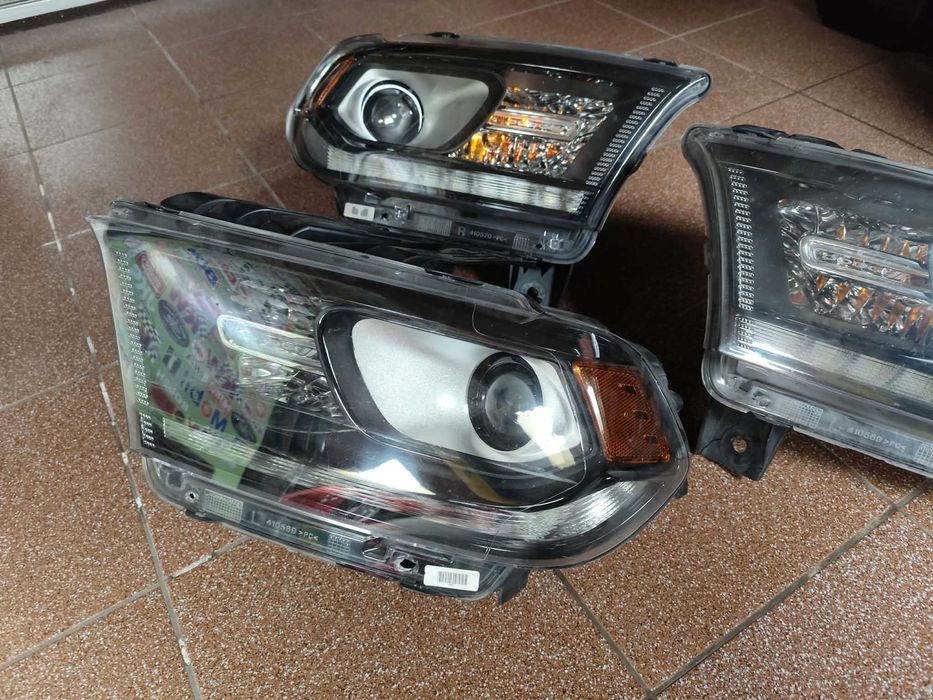 Dodge Durango reflektory prawy, lewy