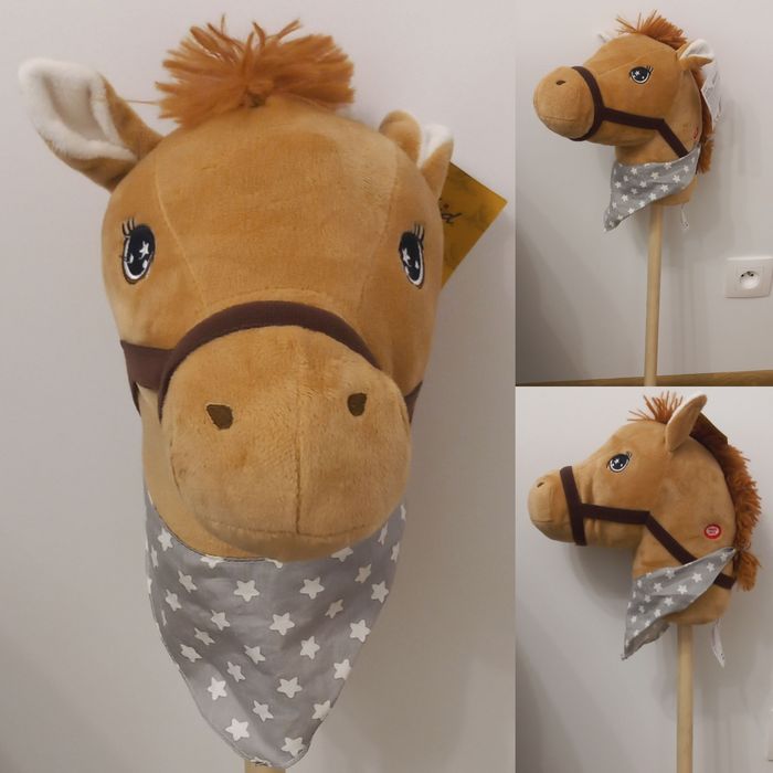Hobby horse koń na kiju grający