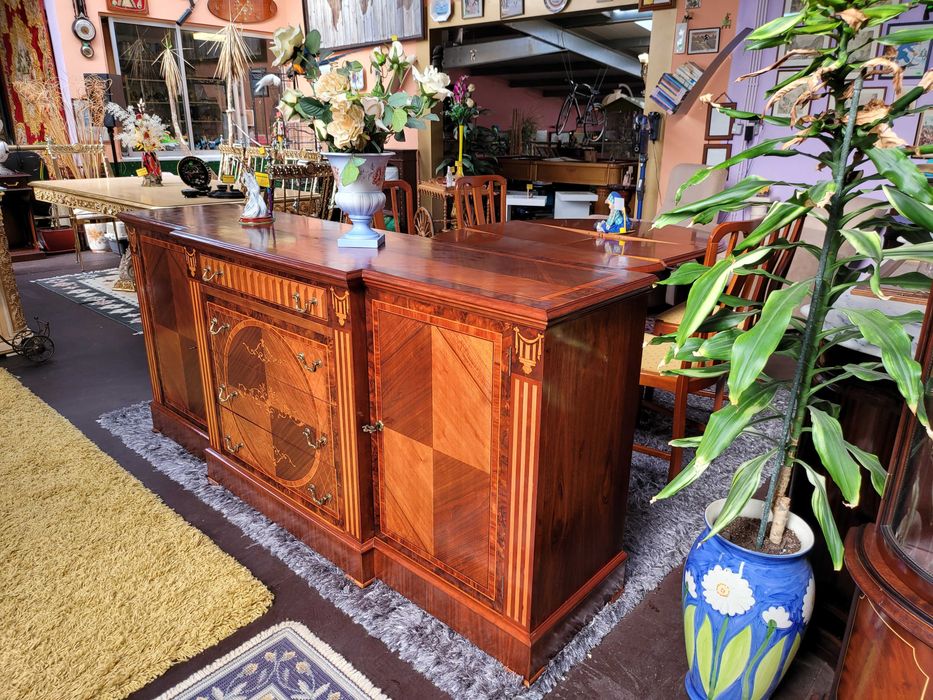 Excelente aparador em madeira maciça - óptimo estado geral