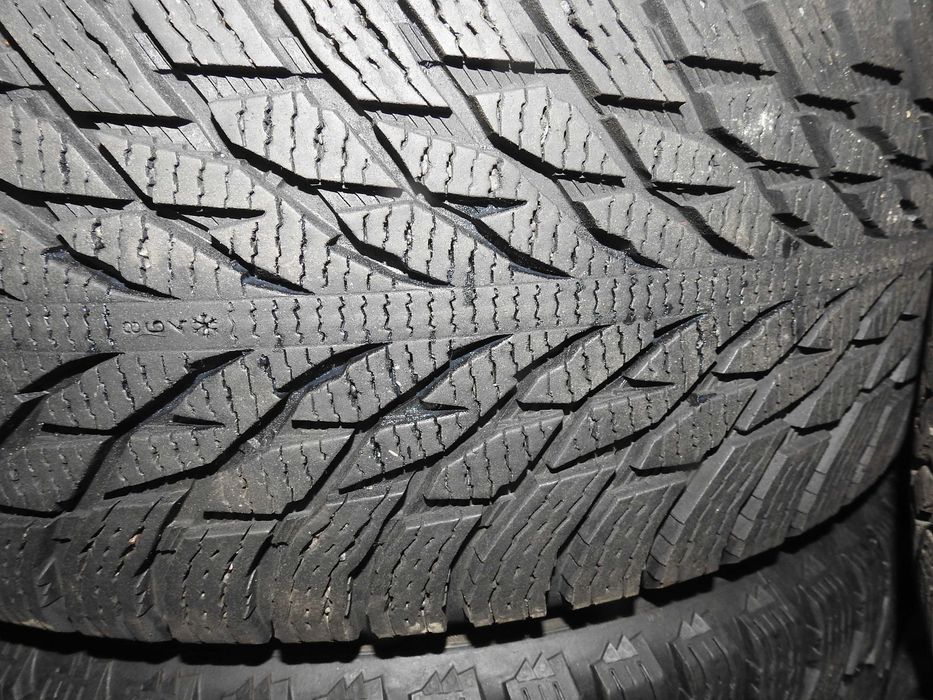 4x Nokian Hakkapeliitta R3 SUV  275/45r21 110T 2x8,5 2x7,5 mm 21rok
