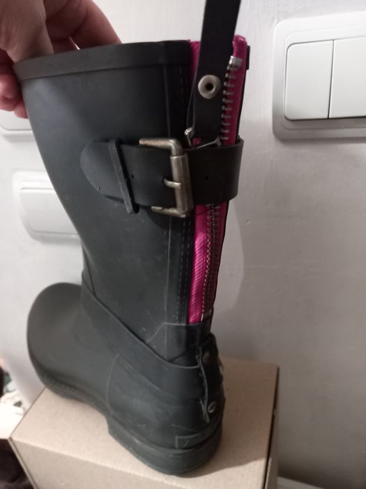 Резиновые сапоги.