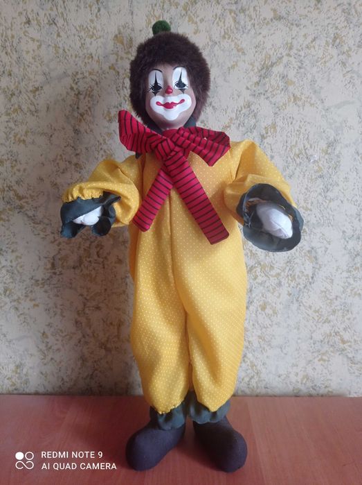 Клоун. Винтажный. Рост - 55см. В нормальном состоянии.
