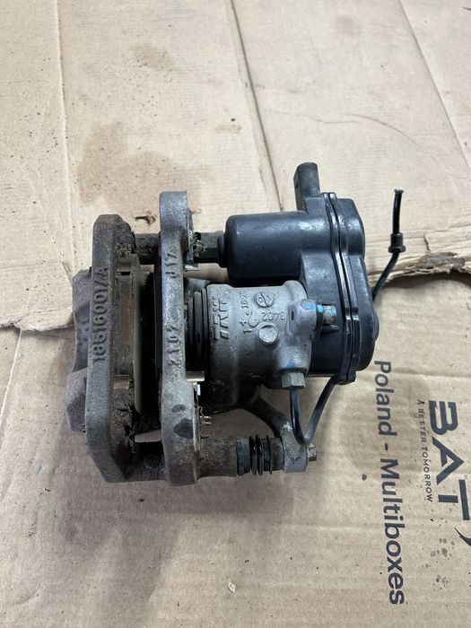 Jeep Cherokee 2017 zacisk prawy tył komplet