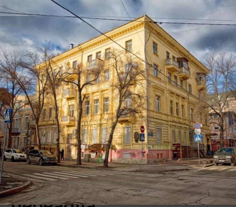 Здається офіс для нотаріуса