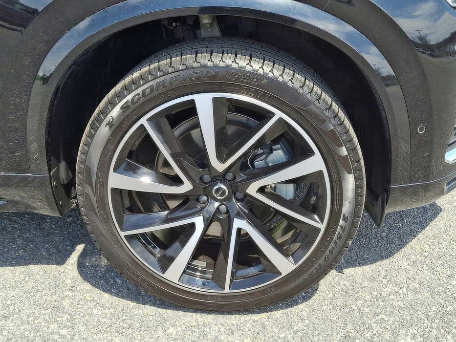 Volvo XC90      2023