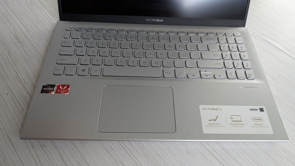 Laptop ASUS VivoBook X512D | Ryzen 5 | 8GB RAM | 256GB SSD | Radeon Vega 8 | Win10