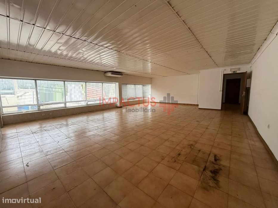 Escritório em zona industrial