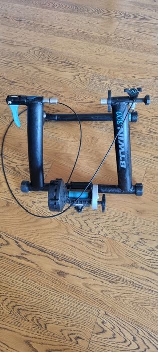 Trenażer rowerowy B'twin 300 + opona