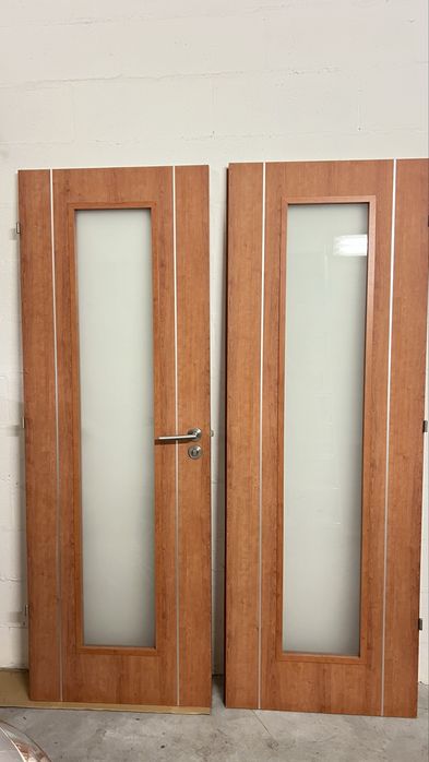 Portas em madeira com vidro fosco