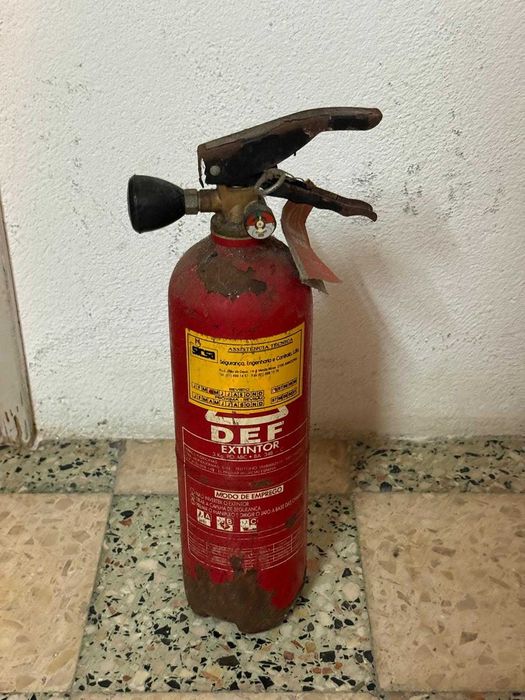 3 Extintores de Incêndio (2x 6kg ORFEO + 1 pequeno)