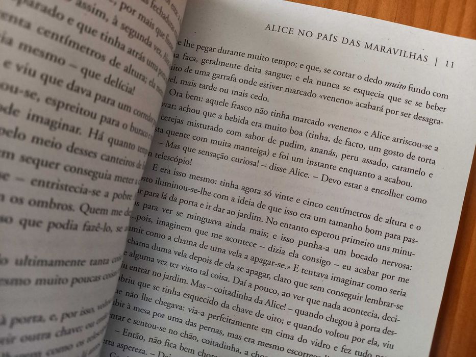 (NOVO, PORTES GRÁTIS) Alice no País das Maravilhas, de Lewis Carroll