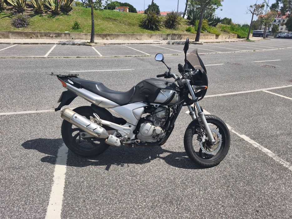 mota Yamaha YBR 250