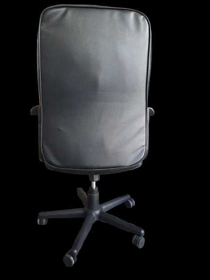 Cadeira de escritório em bom estado