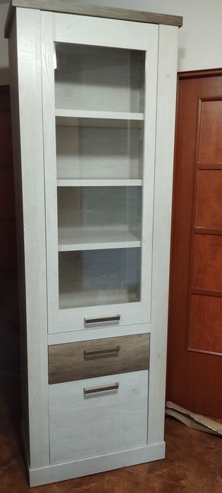 Szafa wysoki słupek witryna