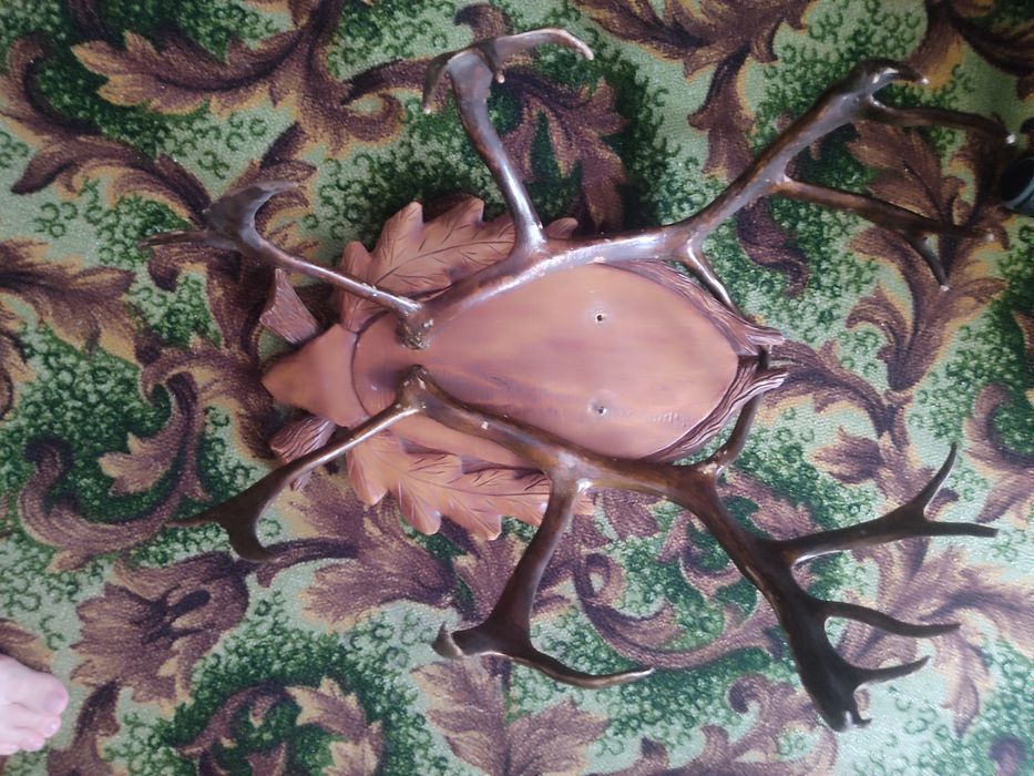 Продам рога оленьи с подставкой дерево,ручная работа