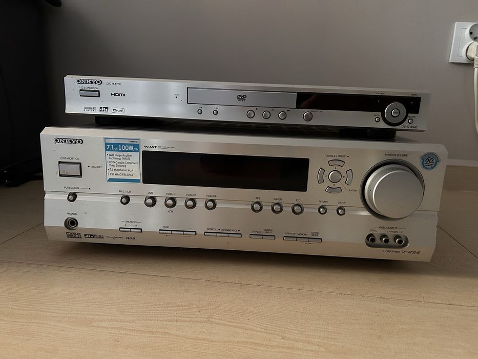 amplitunera Onkyo TX-SR504E i odtwarzacza DVD Onkyo DV-SP405