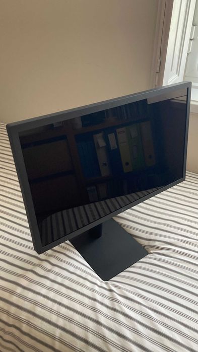 Monitor LG UltraFine 4K 24MD4KL (para peças ou reparação)