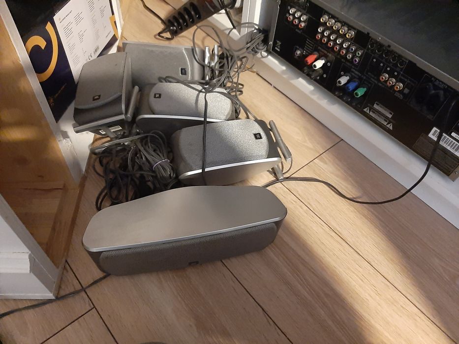 Amplituner Harman Kardon AVR 130 i głośniki JBL