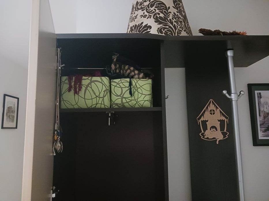 Szafa z lustrem do przedpokoju