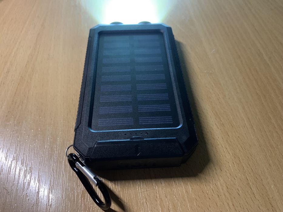 Power bank 20000 mah на сонячних батареях з ліхтариком
