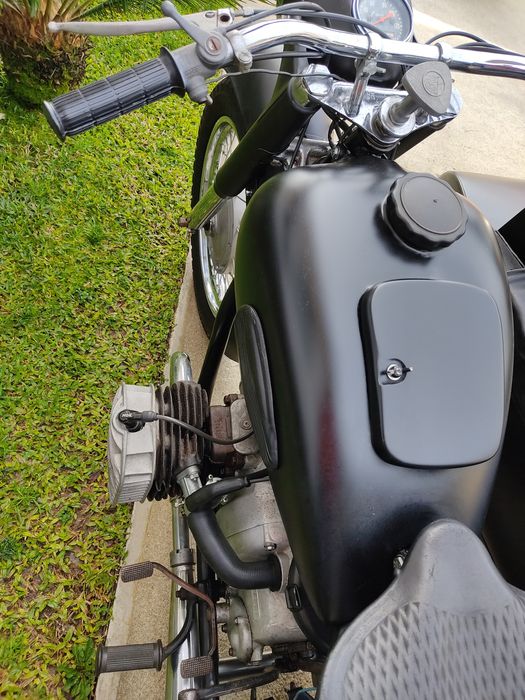 Mota com sidecar de 1969 como nova