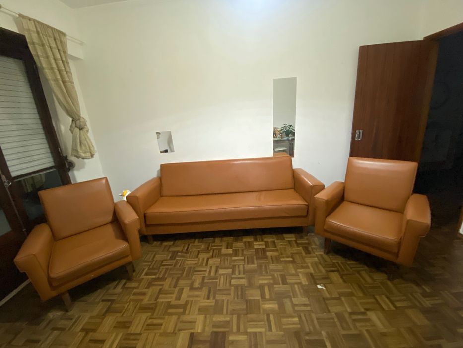 Sofá cama+ 2poltronas de couro