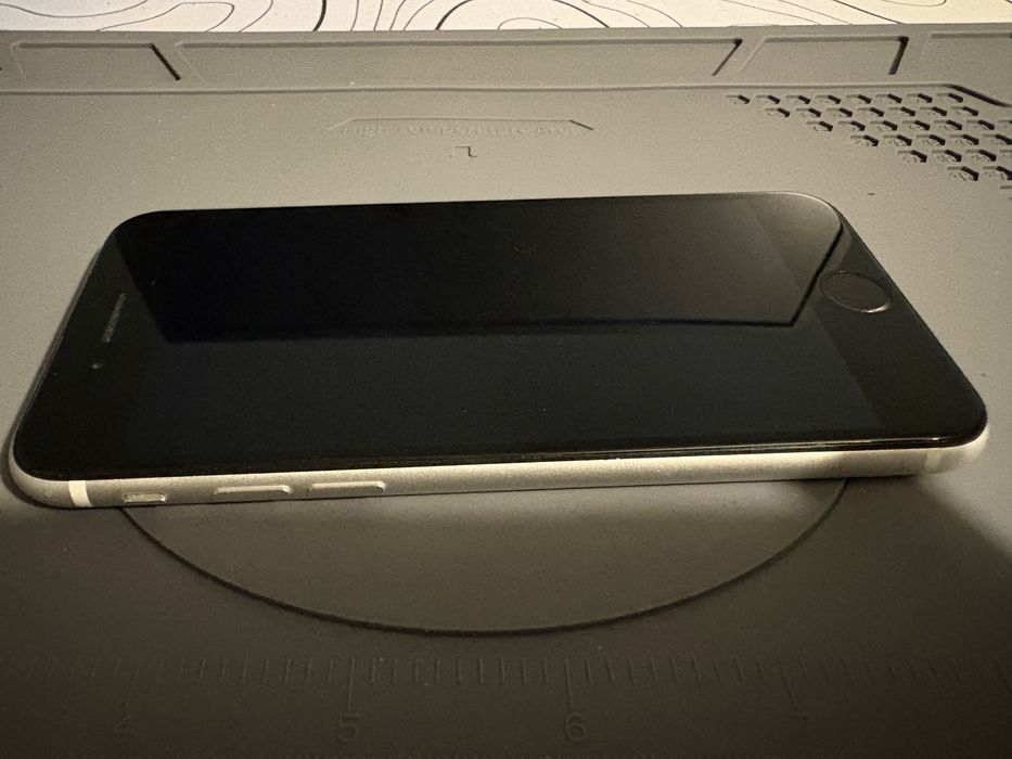 Iphone SE bez rys bateria 100%