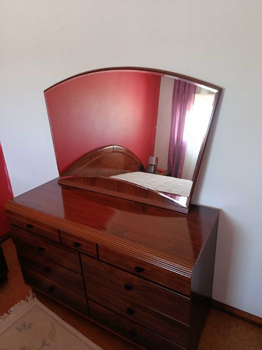 Cama de casal  com mesas de cabeceira
